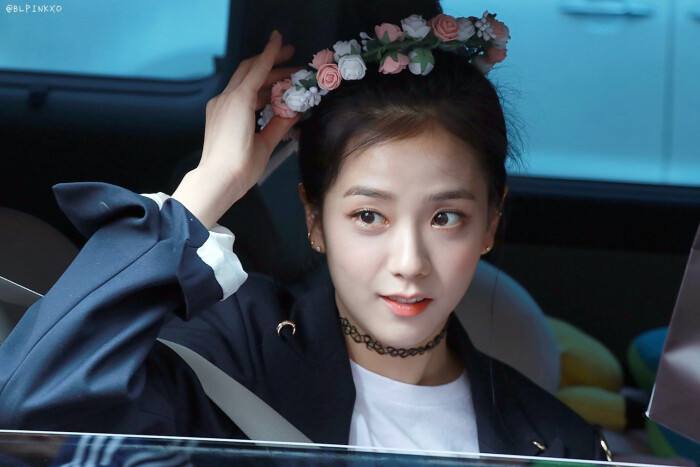 金智秀jisoo家境很有钱吗有多高(金智秀jisoo几几年出生)