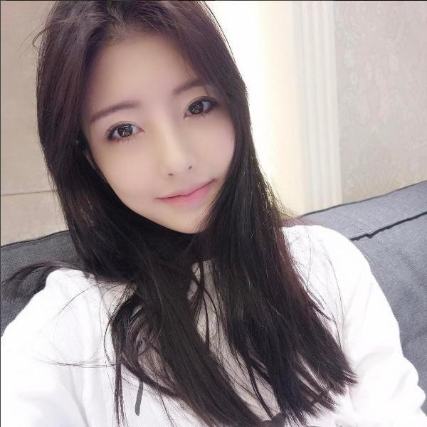 谭盐盐是王思聪的女友吗？谭盐盐性感照片曝