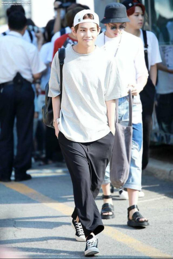 金泰亨是同性恋吗？金泰亨为什么总穿阔腿裤