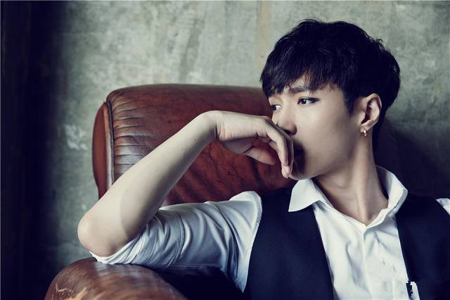 张艺兴整容前真吓人照片(张艺兴丑照片)