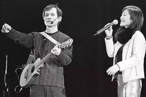 张艾嘉年轻时候好漂亮照片(张艾嘉长得漂亮吗)