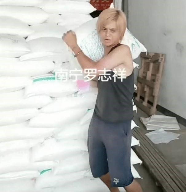 和罗志祥长的很像的两个人照片