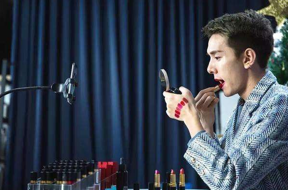 李佳琦为什么叫幸存者、人间唢呐