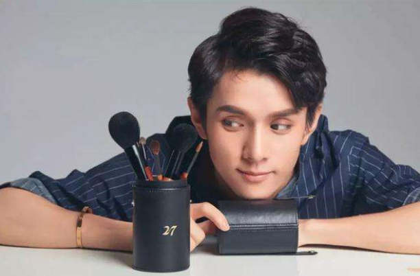 李佳琦为什么叫幸存者、人间唢呐