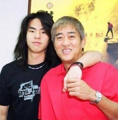 柯有伦纹身了他父亲柯受良的图案 柯有伦纹身了他父亲柯受良的图案