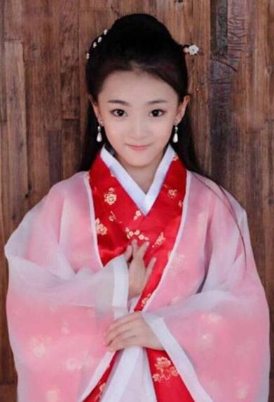 陶奕希家的别墅照片(陶奕希的全家照)