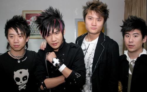 花儿乐队成员重组为什么没有大张伟(花儿乐队的歌都是大张伟写的吗)