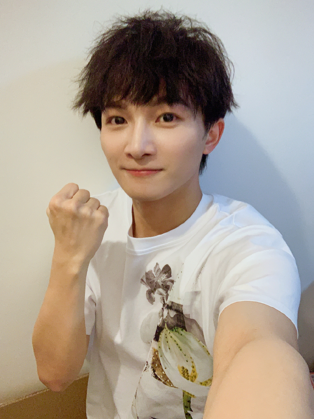 周深有没有喉结(周深没有喉结)