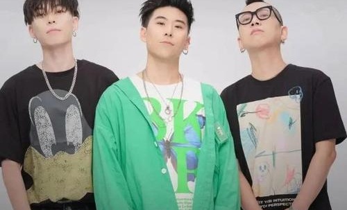 花儿乐队成员重组新成员朱利杰是谁(花儿乐队 朱丽叶) 花儿乐队成员重组新成员朱利杰是谁(花儿乐队 朱丽叶)