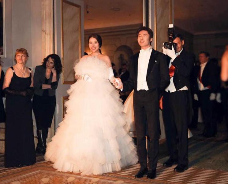 余晚晚的父亲余静渊资产揭秘(余晚晚真有钱吗) 余晚晚的父亲余静渊资产揭秘(余晚晚真有钱吗)