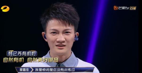 周深有没有喉结(周深没有喉结)