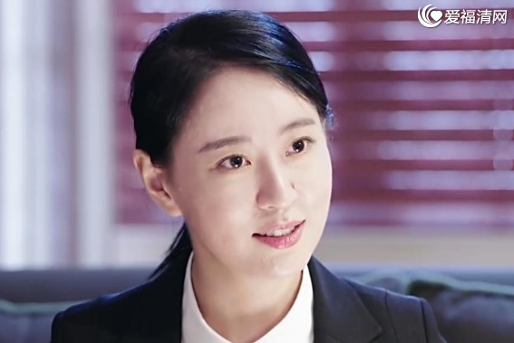 外科风云里的何小姐谁演的？外科风云的最终(外科风云何小花剧照)