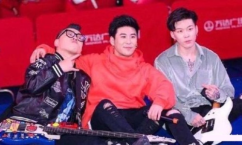 花儿乐队成员重组新成员朱利杰是谁(花儿乐队 朱丽叶) 花儿乐队成员重组新成员朱利杰是谁(花儿乐队 朱丽叶)