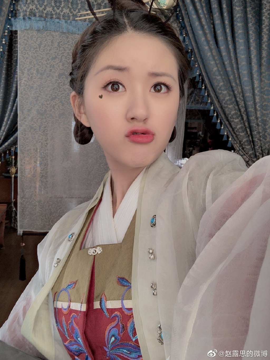 赵露思是运动员出身吗(赵露思到底是运动员还是演员)