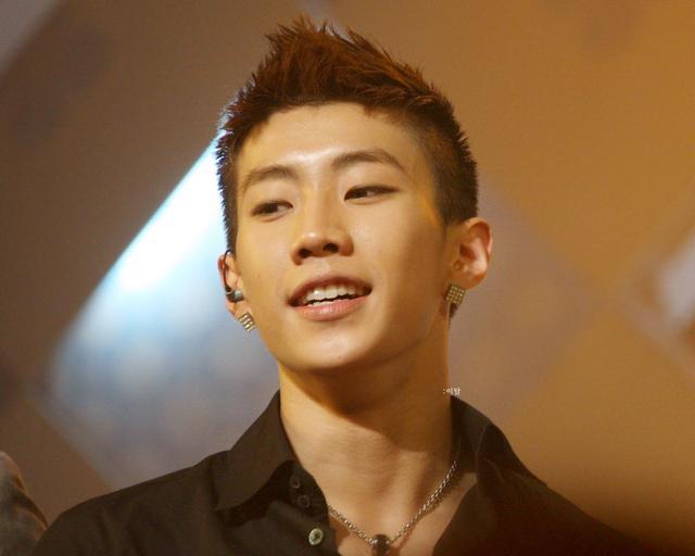 朴宰范被扇耳光是怎么回事(朴宰范被谁打了)