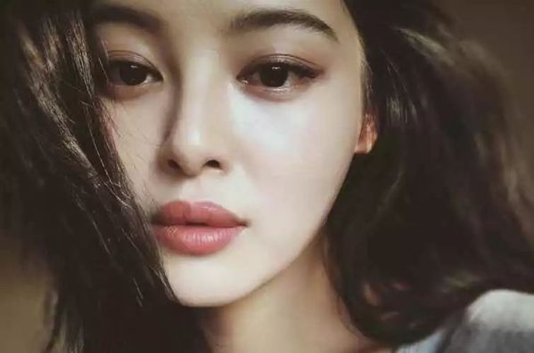 辛芷蕾是不是兔唇?辛芷蕾的嘴唇好奇怪图片