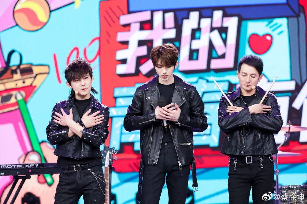 蔡徐坤为什么叫个人训练生、卡总