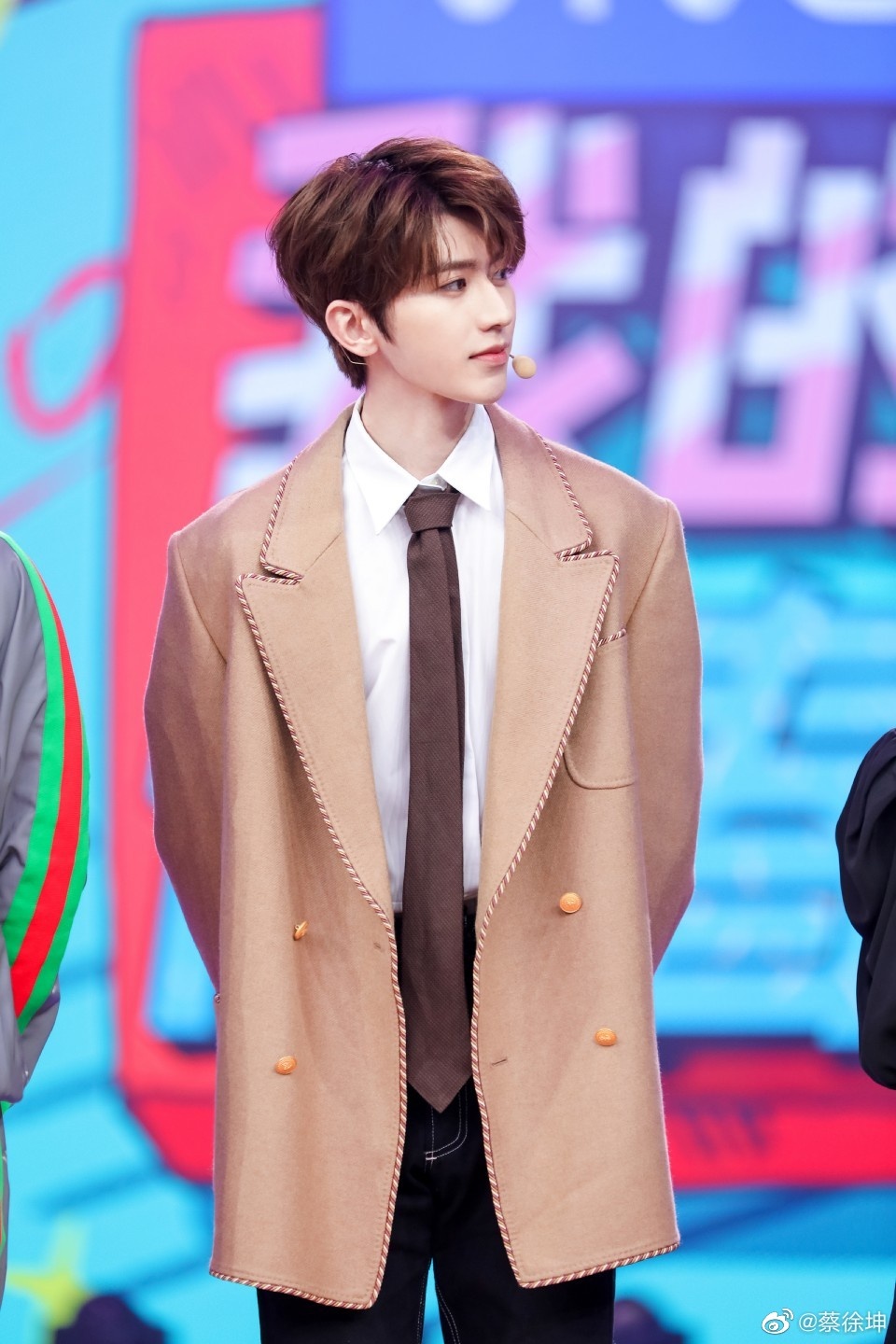 蔡徐坤为什么叫个人训练生、卡总