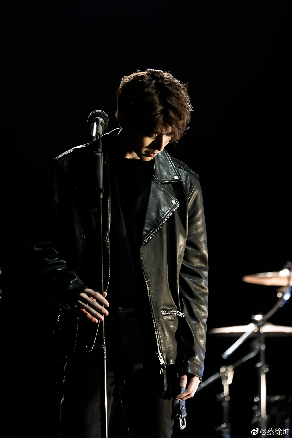 蔡徐坤为什么叫个人训练生、卡总