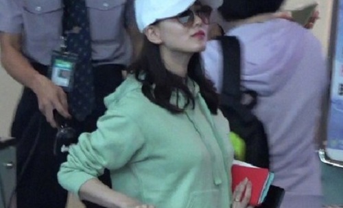 刘诗诗产后首现身身材引热议(刘诗诗产后瘦身)