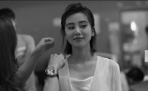 刘诗诗产后首现身身材引热议(刘诗诗产后瘦身)