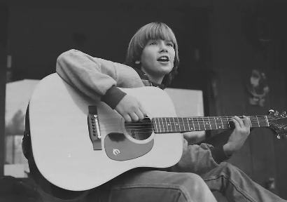 瑞凡菲尼克斯颜值巅峰时期超帅照片 瑞凡菲尼克斯颜值巅峰时期超帅照片