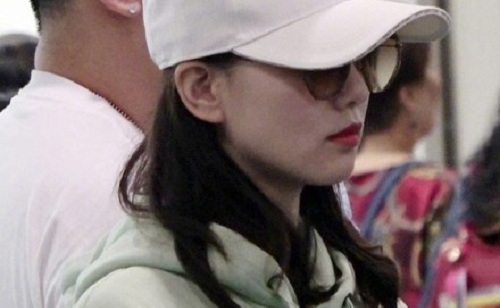 刘诗诗产后首现身身材引热议(刘诗诗产后瘦身)