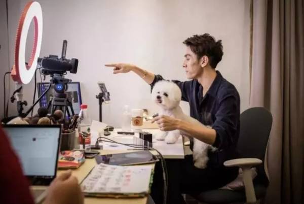 李佳琦带货最高纪录是多少(李佳琦一天带货多少) 李佳琦带货最高纪录是多少(李佳琦一天带货多少)