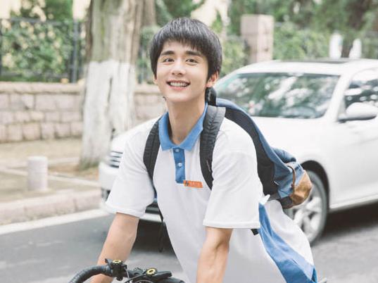 张新成为什么叫本哥、圆中心(张新成来自哪里)