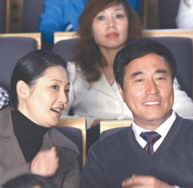 杨立新和徐帆是什么关系(杨立新养徐帆三年) 杨立新和徐帆是什么关系(杨立新养徐帆三年)