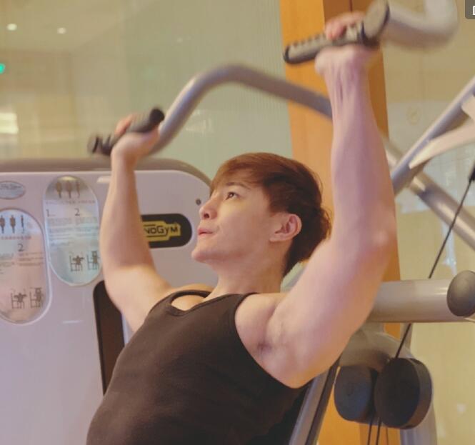 许绍洋现在在干什么工作(许绍洋个人生活)