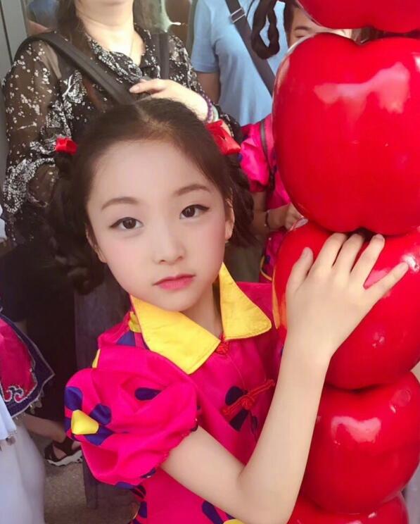 范朵朵和范丞丞的合照有吗(范丞丞和女生的合照)