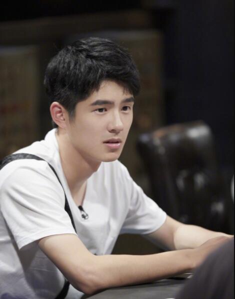 刘昊然单眼皮小眼睛为什么很帅