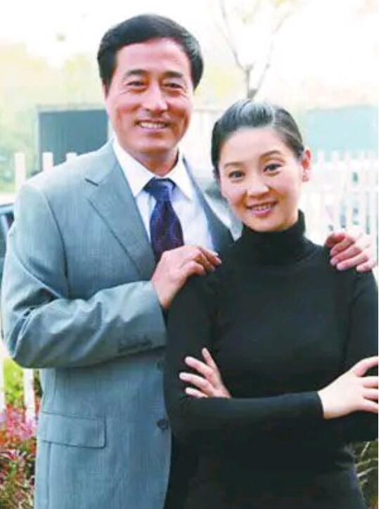 杨立新和徐帆是什么关系(杨立新养徐帆三年) 杨立新和徐帆是什么关系(杨立新养徐帆三年)