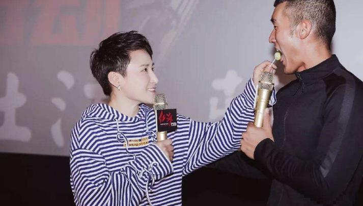 王雨甜的脸上为什么两边凹进去了 王雨甜的脸上为什么两边凹进去了