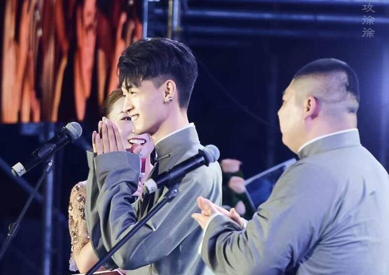 秦霄贤为什么叫凯旋、白月光、皮卡丘