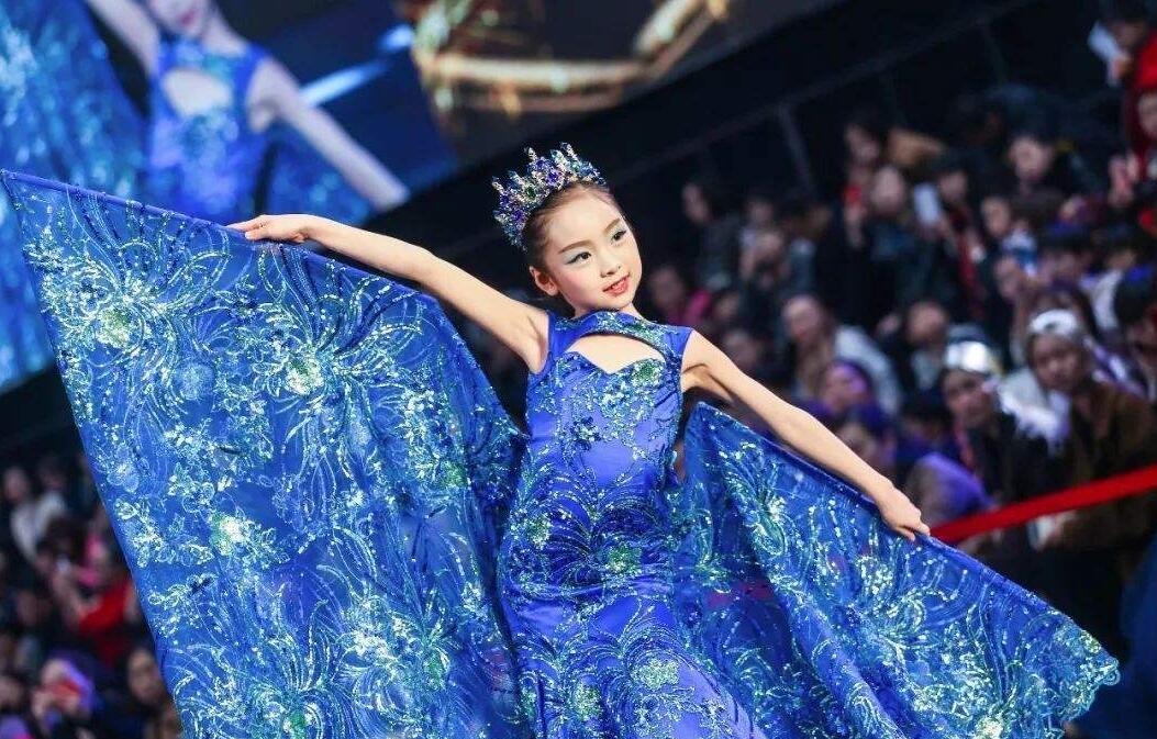 范朵朵和范丞丞的合照有吗(范丞丞和女生的合照)