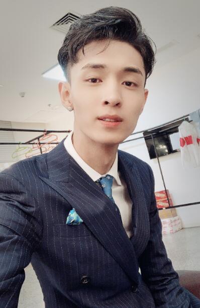 秦霄贤为什么叫凯旋、白月光、皮卡丘