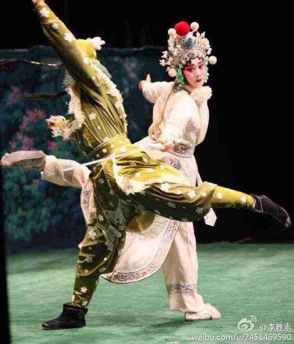 京剧演员李胜素的老公是谁(京剧演员李胜素生活照片) 京剧演员李胜素的老公是谁(京剧演员李胜素生活照片)