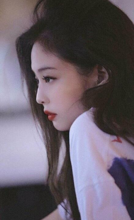 JENNIE为什么是YG亲女儿、YG老板(YG是不捧jennie了吗)
