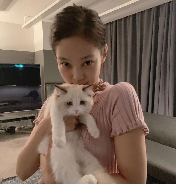 JENNIE为什么是YG亲女儿、YG老板(YG是不捧jennie了吗)