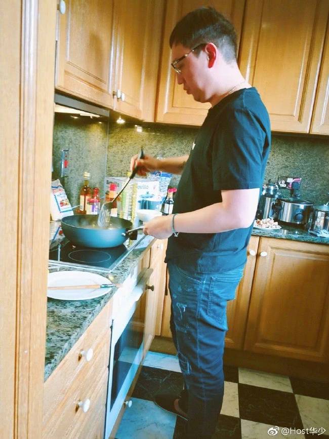 华少怎么这么胖了(华少胖了对比照片)