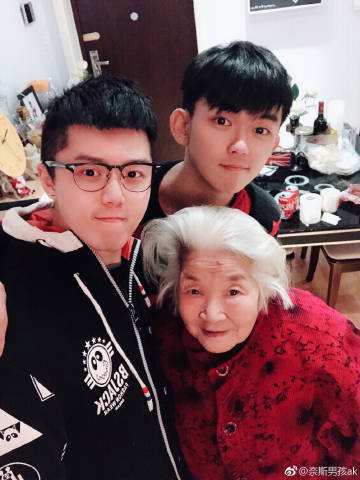 奈斯男孩ak是做什么工作的