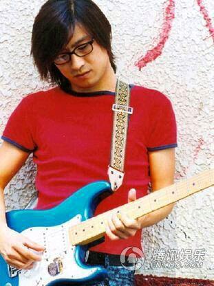 汪峰年轻时的照片大全(从儿童到青年时期)(汪峰小时候生活经历) 汪峰年轻时的照片大全(从儿童到青年时期)(汪峰小时候生活经历)