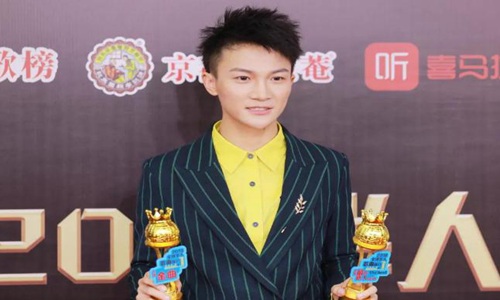 周深谈网红歌手和职业歌手(周深怎么当上歌手的)