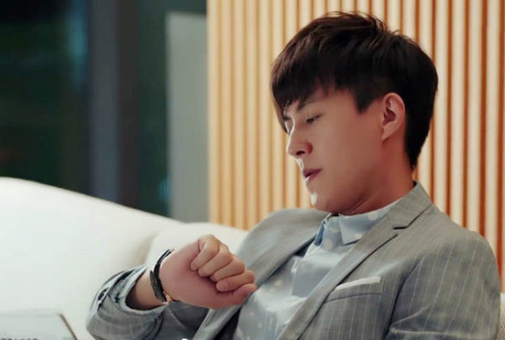 恋爱先生是好先生的第二部吗?里面靳东戴的 恋爱先生是好先生的第二部吗?里面靳东戴的