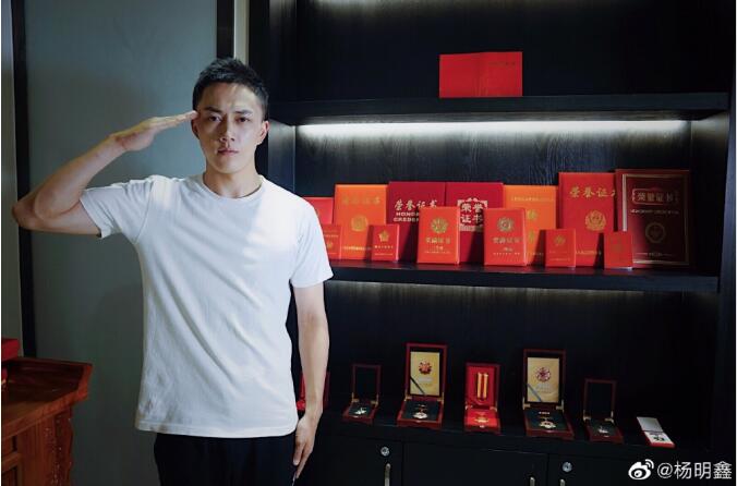 杨明鑫怎么当演员了(人艺演员杨明鑫)