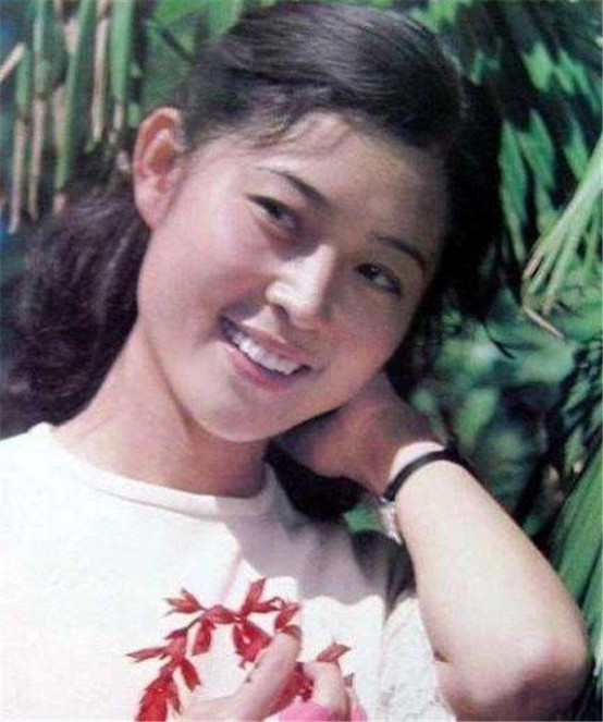 倪妮眼睛整容前后对比图(倪妮五官分析图)