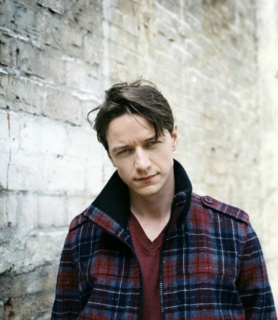 詹一美麦卡沃伊在英国火吗(詹姆斯麦卡沃伊 一美)