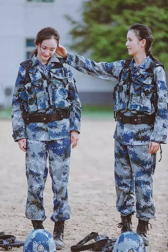 杨幂佟丽娅真正男子汉素颜照片